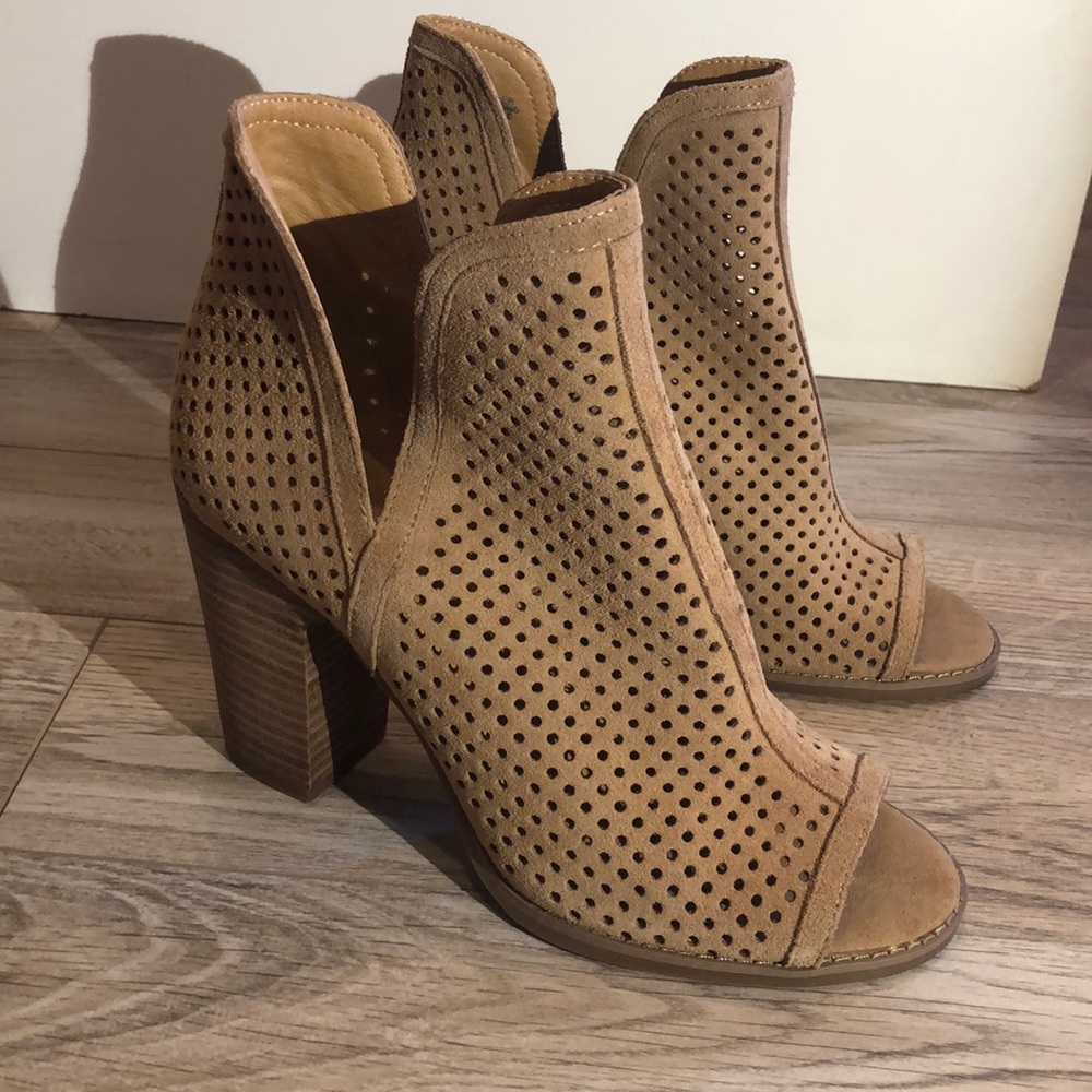 Lucky Brand booties size 9 tan suede